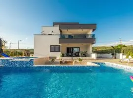 Stunning Home In Posedarje