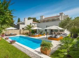 Villa White