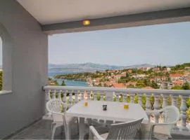 Gorgeous Apartment In Supetar-Splitska