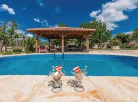 Two-Bedroom Holiday Home In Zemunic Gornji