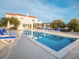 Awesome Home In Radosinovci、Pristegのホテル