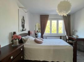 Private Room City Center- only Women, habitaci&oacute; en una casa particular a Berl&iacute;n