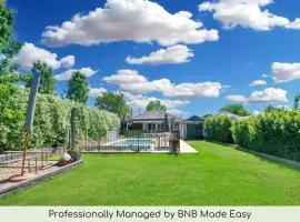 The Macleay - Poolside Entertainer, Pets Allowed
