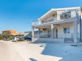 2 Bedroom Gorgeous Apartment In Galovac