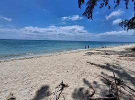 4Beds- Beachfront Bungalow, bungalov v destinaci Flic-en-Flac