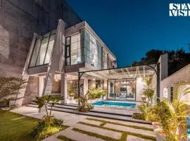 StayVista at Starlit Manor with Private Pool, AC, BBQ