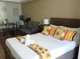 Cozy & Stylish Stay - Abreeza Mall - Pool - WiFi - T2-2312