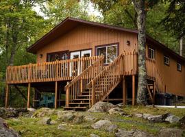 Lakeside 2 Bedroom Wolfs Den Cabin On Kab, khách sạn ở Kabetogama