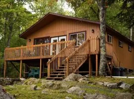 Lakeside 2 Bedroom Wolfs Den Cabin On Kab