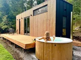 Freyja Summer Forest Retreat Cabin with Private Outdoor Tub and Lakeside Views