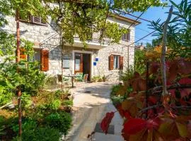 2 Bedroom Cozy Apartment In Umag