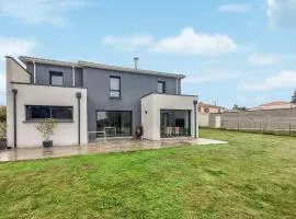 3 Bedroom Beautiful Home In Vertou