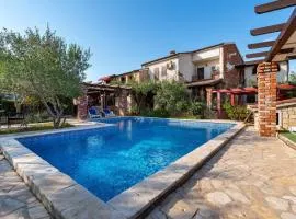 Five-Bedroom Holiday Home In Vir