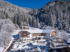 Hotel Marica, מלון עם בריכה בEggen