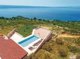 Eight-Bedroom Holiday Home In Podstrana