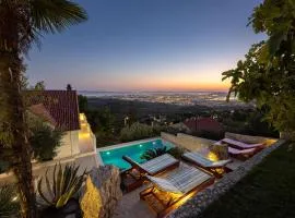 Four-Bedroom Holiday Home In Klis