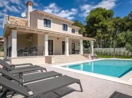 5 Bedroom Nice Home In Manjadvorci