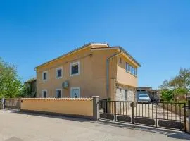 One-Bedroom Apartment In Divsici