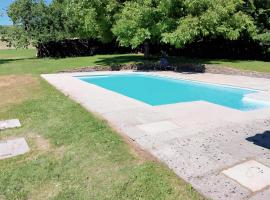 9 Bedroom Nice Home In Gigny, Hotel in Digna