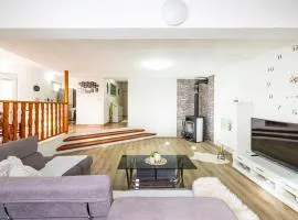 Beautiful Apartment In Posedarje