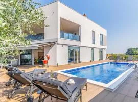 Beautiful Home In Porec With Kitchen