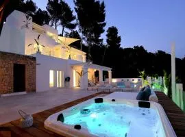 Villa in Ibiza with Sea Views and Jacuzzi