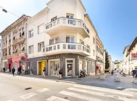Lovely Apartment In Pula With Kitchen