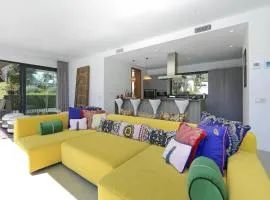 Villa in Cap Martinet with Sea Views & Pool