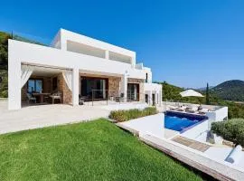 Magnificent villa in luxurious retreat