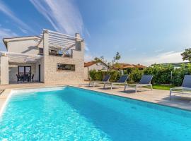 2 Bedroom Lovely Home In Hrboki, hotel di Hrboki