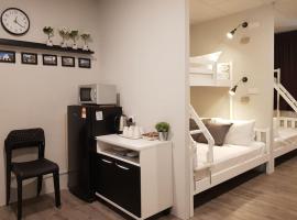 Heritage Studio in UNESCO Zone near to StreetArt & Town 2, villa in George Town