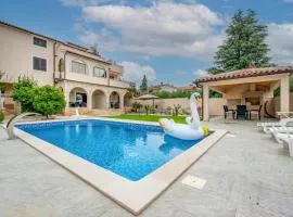 Beautiful Apartment In Medulin With Swimming Pool