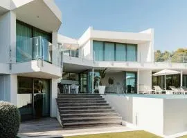 Modern holiday home with vast terracing