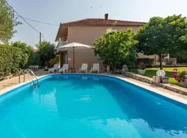 Four-Bedroom Holiday Home Lovinac With An Outdoor Swimming Pool 09
