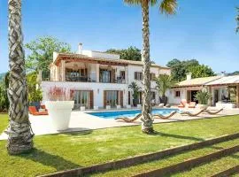 Villa in Moscari with Heated Saltwater Pool