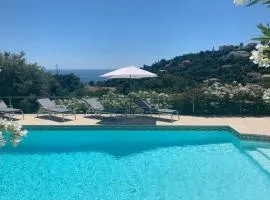 Ferienhaus Équilibre, ideal für Familien oder Hundefreunde, toller Pool und Meerblick