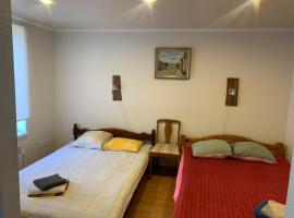 Piiri 12, white Apartment - 2 big beds - Very Cute Apartment, hotel v destinaci Tartu