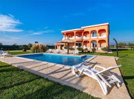 3 Bedroom Cozy Home In Galovac, hotel v destinaci Galovac