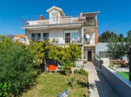 Apartment Obala Kralja Tomislava Vi