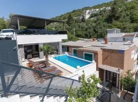 Four-Bedroom Apartment In Klek