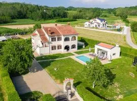 5 Bedroom Nice Home In Karojba