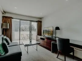 Urban 1-Bed Apartment in the Heart of the City