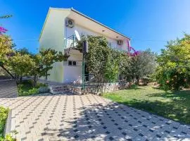3 Bedroom Awesome Home In Poljica
