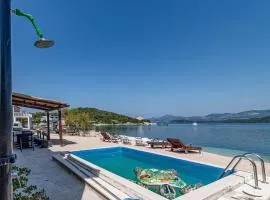 Beautiful Home In Putnikovic With Wifi
