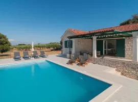 2 Bedroom Stunning Home In Postira