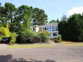 5 Bed House - Pool - Hot Tub - Sauna - Pool Table - Near New Forest and Beach - Sleeps 12