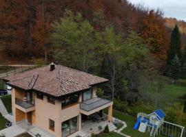 Villa Rivus - Private Family Retreat near Sarajevo, hotel di Sarajevo