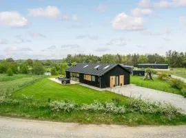Gorgeous Home In Glesborg With Kitchen