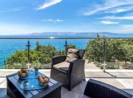 2 Bedroom Beautiful Apartment In Povile
