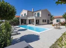 4 Bedroom Awesome Home In Barbat